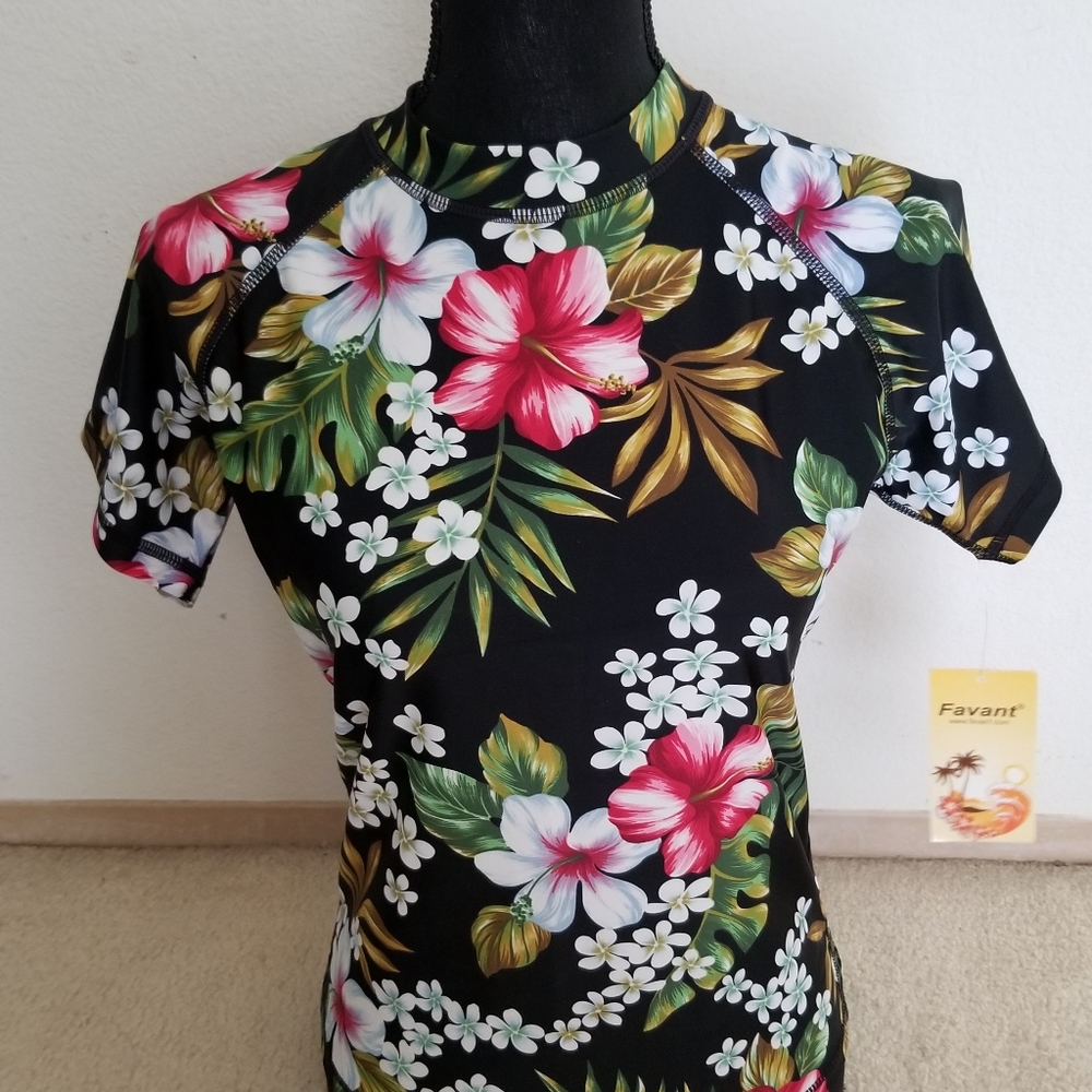 Hawaiian print rash guard